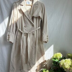 Classic Women's Trench Coat - Cream